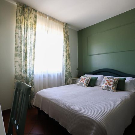 Hotel Florence Манерба-дель-Гарда Екстер'єр фото