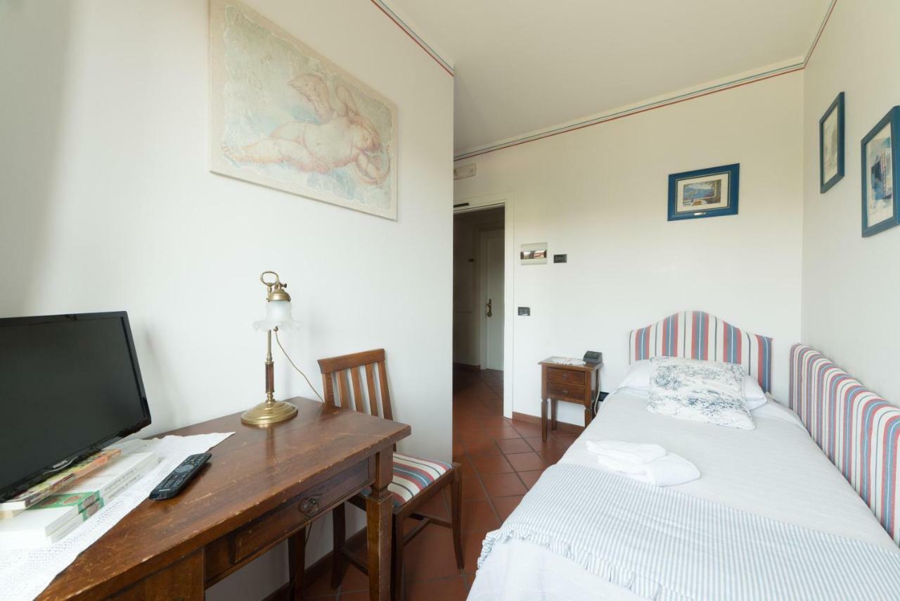 Hotel Florence Манерба-дель-Гарда Екстер'єр фото